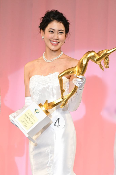 Cô gái 23 tuổi lên ngôi hoa hậu Nhật Bản